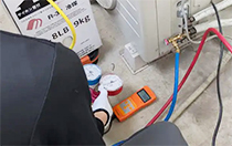 エアコンガスチャージ